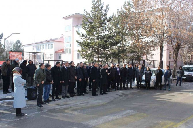 Okul Müdür Yardımcısı Nöbetci Öğretmenin Eşi Tarafından Darp Edildi