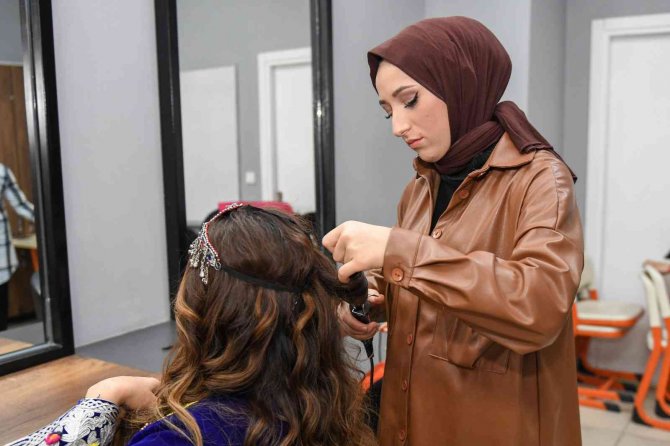 Esenyurtlu Kadınlar “Emeği̇m” İle Geleceğe Yön Veriyor