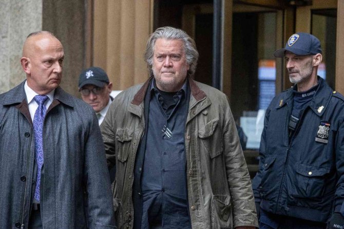 Eski Abd Başkanı Trump’ın Danışmanı Bannon Mahkemeye Çıktı