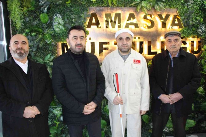 Görme Engelli Emekli İmamın Umre Hayalini Meslektaşları Gerçekleştirdi