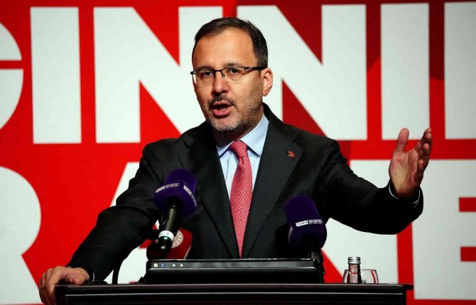 Bakan Kasapoğlu: "Türk Futbol Ekolünü, Türk Futbolu Oyun Tarzını İnşa Etmeliyiz"