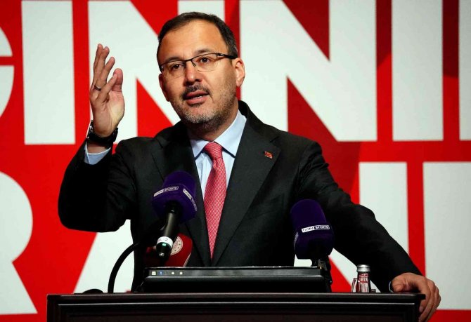 Bakan Kasapoğlu: "Türk Futbol Ekolünü, Türk Futbolu Oyun Tarzını İnşa Etmeliyiz"