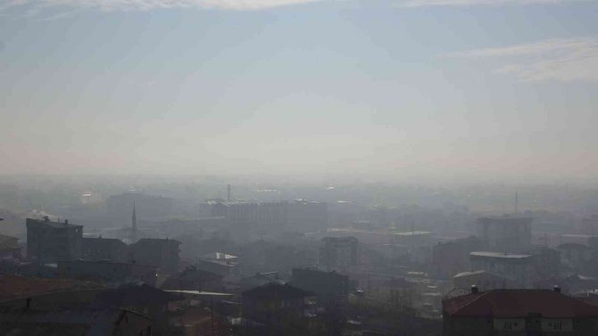 Yüksekova’da Yoğun Sis: Görüş Mesafesi 10 Metreye Kadar Düştü