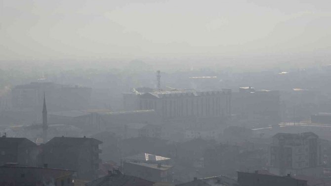 Yüksekova’da Yoğun Sis: Görüş Mesafesi 10 Metreye Kadar Düştü