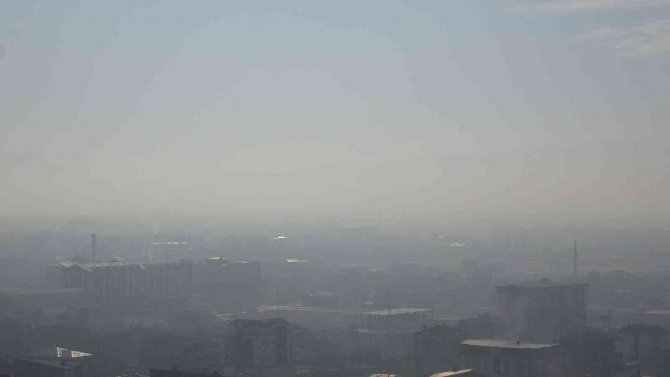 Yüksekova’da Yoğun Sis: Görüş Mesafesi 10 Metreye Kadar Düştü