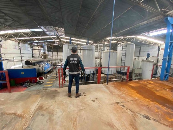 İ̇zmir’de 150 Ton Karışımlı Akaryakıt Ele Geçirildi