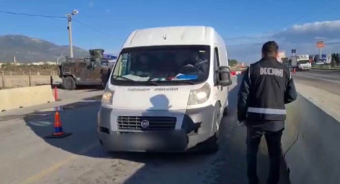 İ̇zmir’de 2 Bin 863 Adet Kaçak Oto Yedek Parça Ele Geçirildi