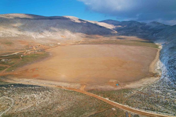 Yağış Yeterli Olmayınca Karagöl Tamamen Kurudu