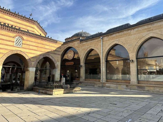 Kastamonu’da 517 Yıllık Tarihi Cami Tadilat İçin İbadete Kapatılıyor