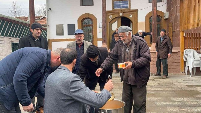 Yıllardır Devam Eden Gelenek: Her Cuma Namazının Ardından Çorba İkram Ediliyor