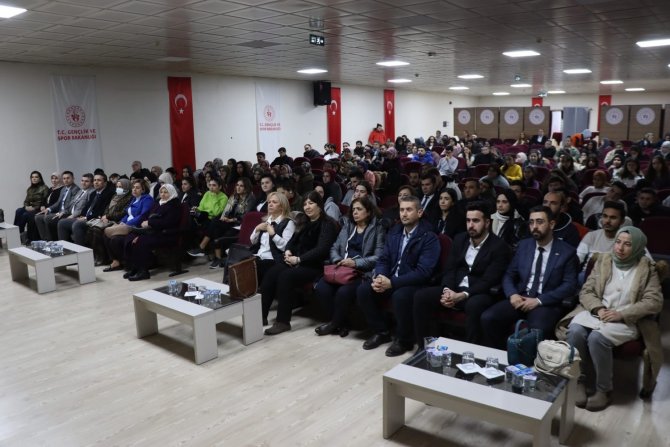 Büyükşehir ’Sırdaşın Olayım’ Projesini Üniversite Gençliği İ̇le Buluşturuyor