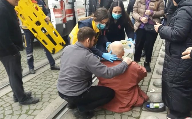 Yaya Tramvaya Çarptı