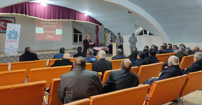 Kulu’da Muhtarlara "Aile Okulu" Projesi Çerçevesinde Eğitim Verildi