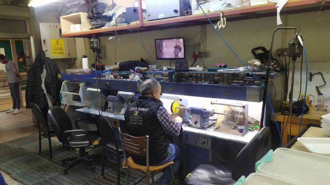 Kuyumcukent’te Çalıştıkları İş Yerinden Gram Gram 3 Milyon Değerinde Altın Çaldılar