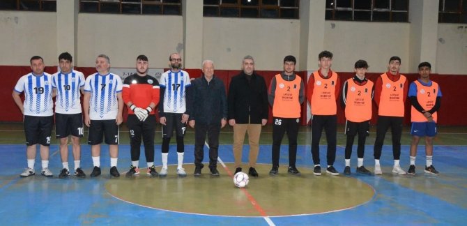 Dostluk, Empati Ve Farkındalık Maçının Başlama Vuruşunu Kaymakam Öztürk Ve Başkan Yılmaz Yaptı