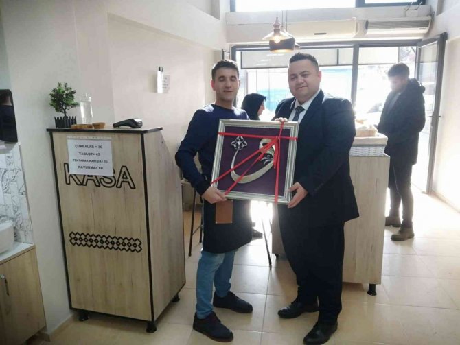 Açılışa Çiçek Yerine Yardım Makbuzu