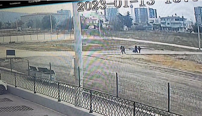 Araç, Öğrencilerin Arasına Daldı: 3 Yaralı
