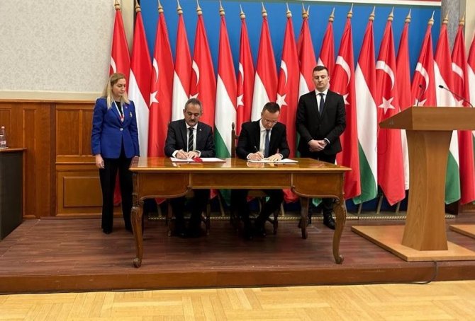 Milli Eğitim Bakanı Özer, Macaristan Dışişleri Bakanı Szijjarto İle Görüştü