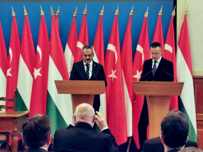 Milli Eğitim Bakanı Özer, Macaristan Dışişleri Bakanı Szijjarto İle Görüştü