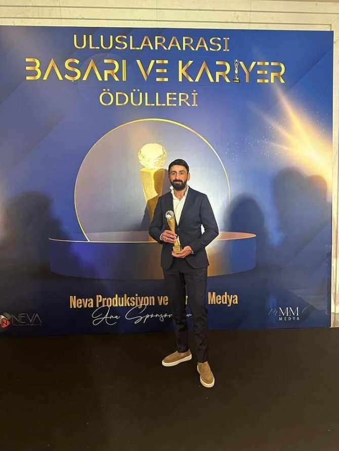 Hollanda’da Oltu Cağ Kebabı İle Yılın En İyi Restaurant Ödülünü Aldı