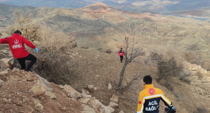 Hafriyat Dökerken Şarampole Devrilen Kamyon Sürücüsü Hayatını Kaybetti