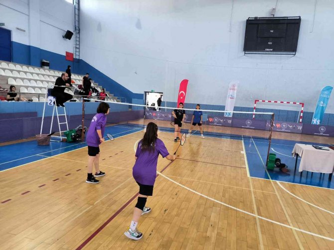 Sinop’ta Badminton Grup Müsabakaları Başladı