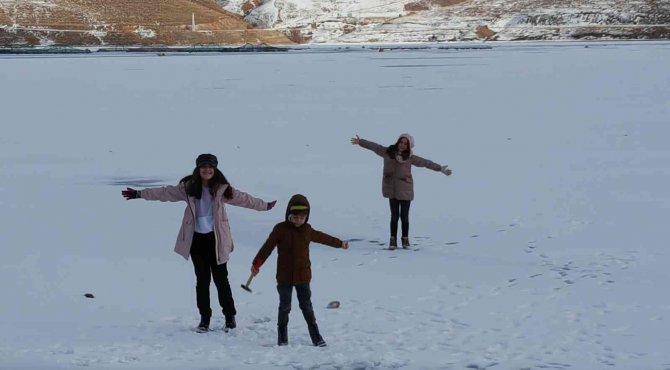Soğuk Hava Göletleri Dondurdu