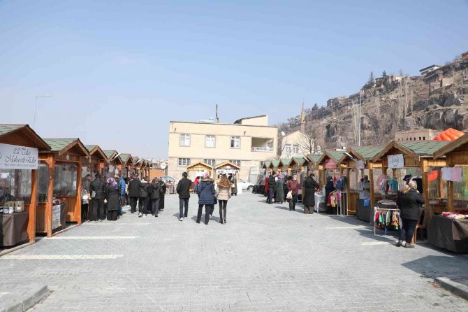 ‘Maharetli Eller’ Birinci Yılını Kutlayacak