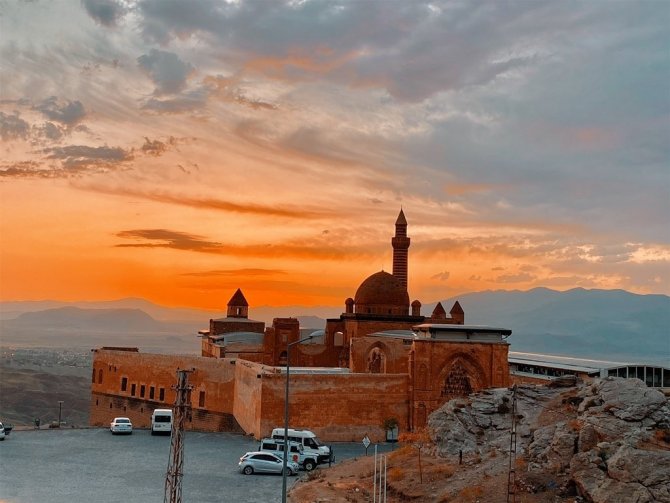 Tarihi İ̇shak Paşa Sarayı, 295 Bin Ziyaretçiyle Tüm Zamanların Ziyaretçi Rekorunu Kırdı