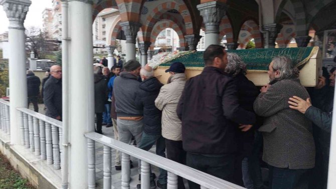 Evinde Ölü Bulunan Kadın Doktor Toprağa Verildi