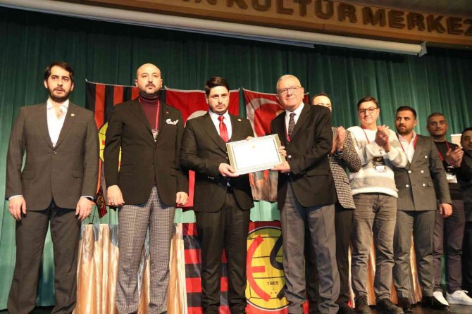 Eskişehirspor’un Yeni Başkanı Erkan Koca Oldu