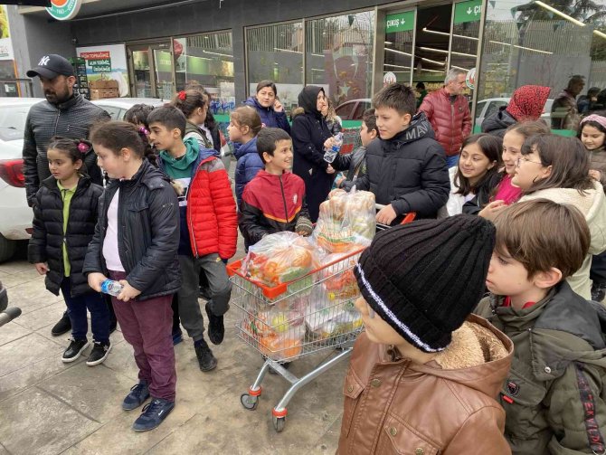 Üsküdar’da Çocukların Kumbara Paraları İhtiyaç Sahiplerine ’Yardım’ Oldu