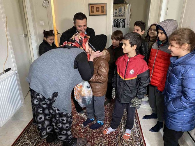 Üsküdar’da Çocukların Kumbara Paraları İhtiyaç Sahiplerine ’Yardım’ Oldu