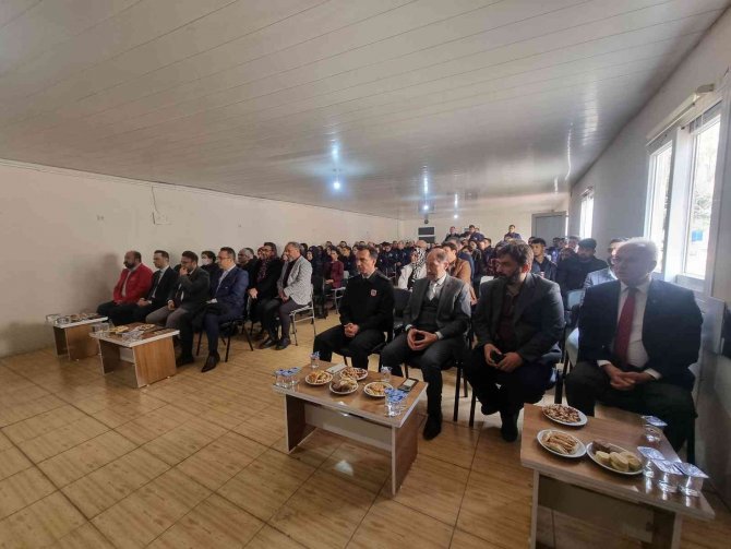 Yazar Sinan Yağmur: "İ̇mkanlar Olarak Çok Zenginiz Fakat Şu An Gönül Fakiriyiz"