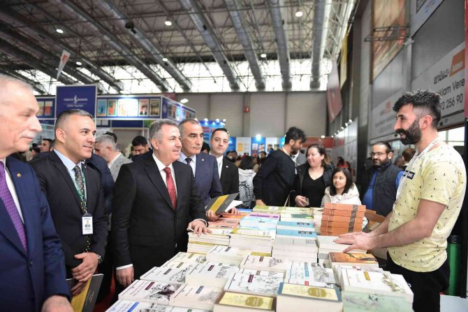 Çukurova Kitap Fuarı Açıldı