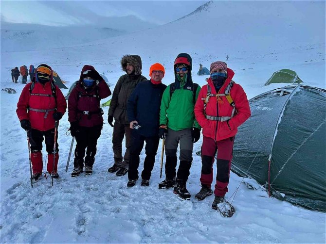 Aydınlı Dağcı Sarıkamış Şehitleri İçin Tırmandı