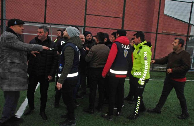 4 Kırmızı Kartın Çıktığı Amatör Maçta Olaylar Çıktı