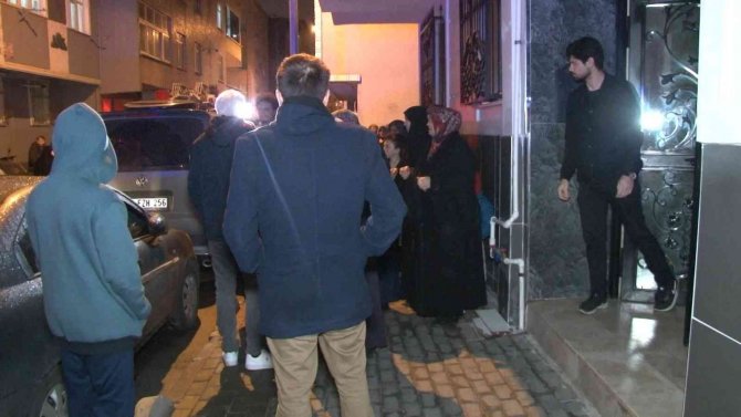 Bağcılar’da Yangın Paniği: Mahsur Kalan Vatandaşları Ekipler Kurtardı