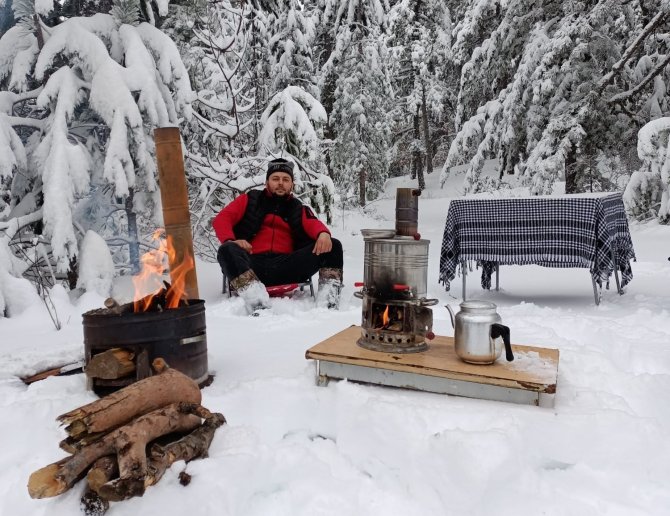 Ulus Dağı’na Yağan Kar, Vatandaşları Zirvede Buluşturdu