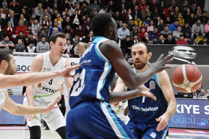 Basketbol Süper Ligi: Aliağa Petkim Spor: 70 - Türk Telekom: 89