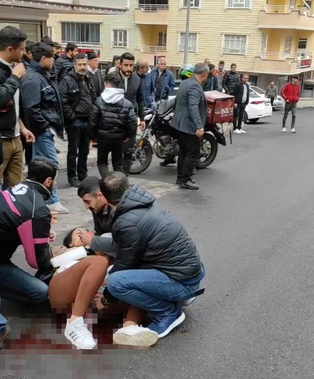 Batman’da Genç Kadın Sokak Ortasında Bıçaklandı