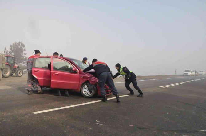 Bolu’da Sis Kazayı Beraberinde Getirdi: 2 Yaralı