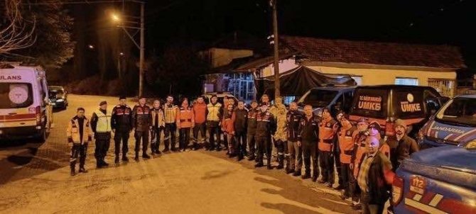 2 Bin 180 Rakımda Karda Mahsur Kalan Bakım Ekibi Kurtarıldı