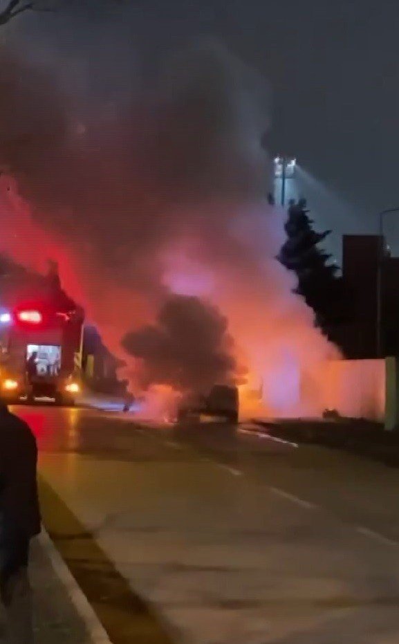Bursa’da Seyir Halindeki Otomobil Alev Alev Yandı
