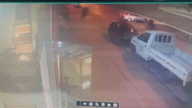 Bursa’da Otomobil İle Motosiklet Sürücüsünün Kazaya Karıştığı Anlar Kamerada