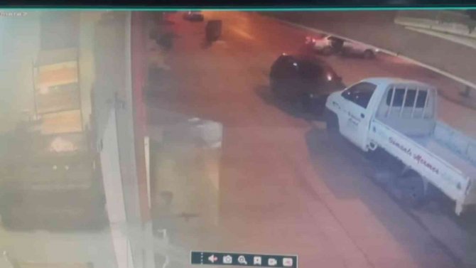 Bursa’da Otomobil İle Motosiklet Sürücüsünün Kazaya Karıştığı Anlar Kamerada