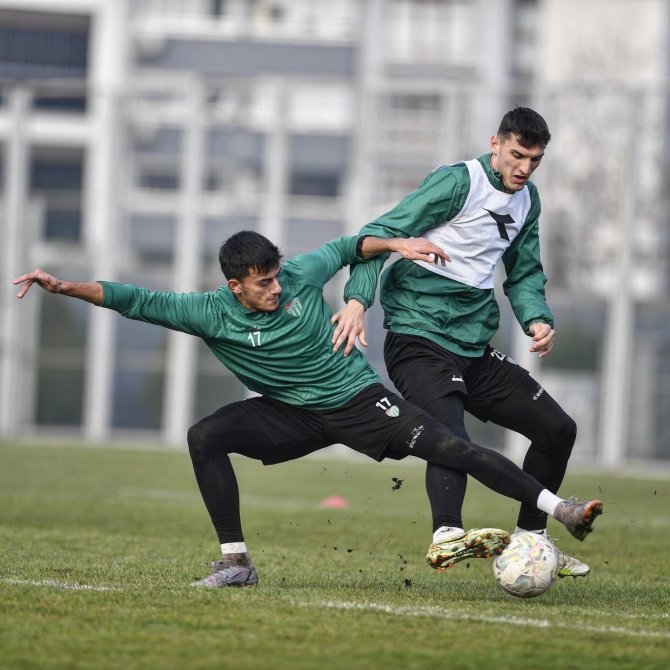 Bursaspor Yarı Sahada Çift Kale Maç Yaptı