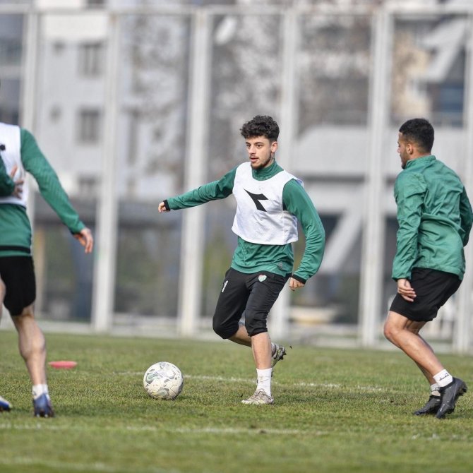 Bursaspor Yarı Sahada Çift Kale Maç Yaptı