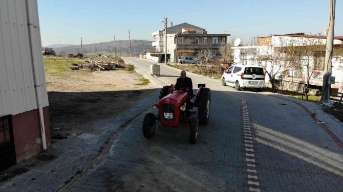 37 Yıl Boyunca Kullandığı Traktörünü Sattığı İçin Üzüldü, Oğlu Geri Alıp Hediye Etti