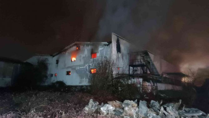 Ahşap Hediyelik Eşya Atölyesi Alev Alev Yandı, Dumanlar Gökyüzünü Kapladı